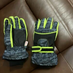 Snow gloves 🧤 for kids unisex new